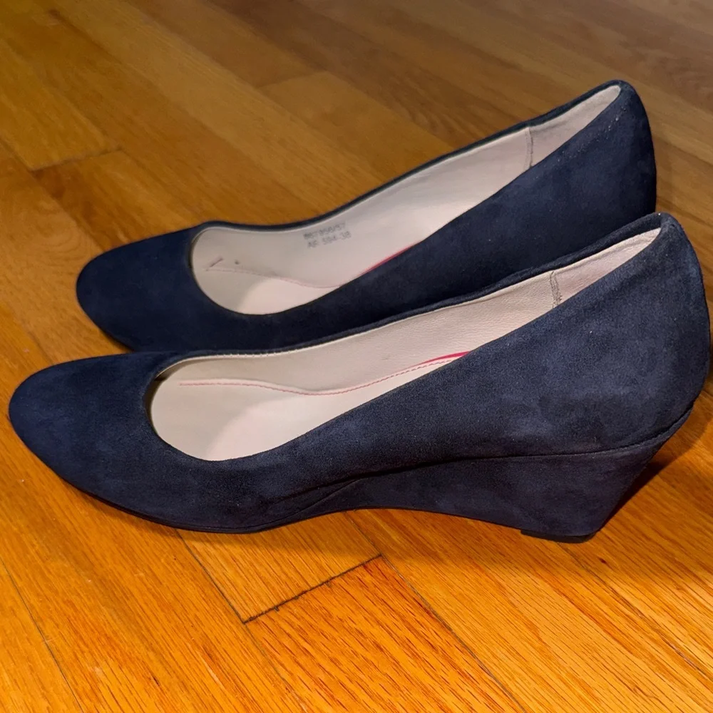 ⭐️HP⭐️ Boden- women’s navy suede shoes with wedge heel. Size 38/7